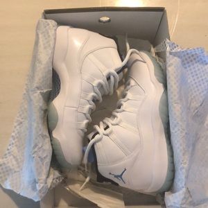 Air Jordan 11 Retro Legend Blue